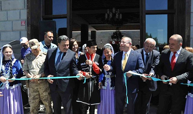 Kars'ta el emeği göz nurunu eserler sergilendi