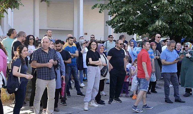 Kartal Belediyesi, LGS'de ter döken öğrencileri yalnız bırakmadı