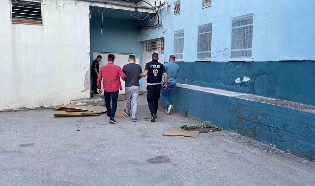 Kastamonu'da 29 yıl hapis cezasıyla aranan şahıs saklandığı adreste yakalandı