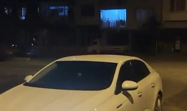 Kavurucu sıcakta yaklaşık 15 metrekarelik alana yağan yağmur şaşırttı