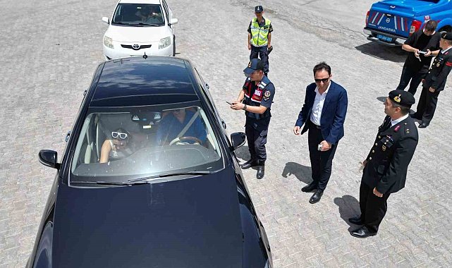 Kaymakam trafik denetimine katılıp, sürücüleri uyardı