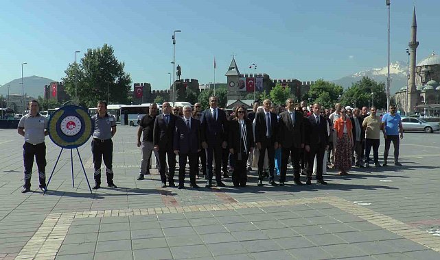 Kayseri'de Dünya Çevre Günü dolayısıyla çelenk koyma töreni düzenlendi