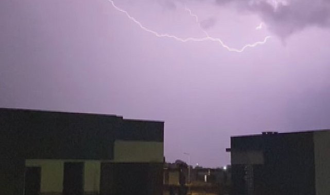 Kayseri&#039;de gökyüzünü şimşekler aydınlattı