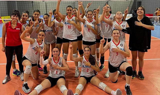 Kayserili voleybolcular Türkiye Çeyrek Finali'ni 'Arda Güler Sevinci' ile kutladı