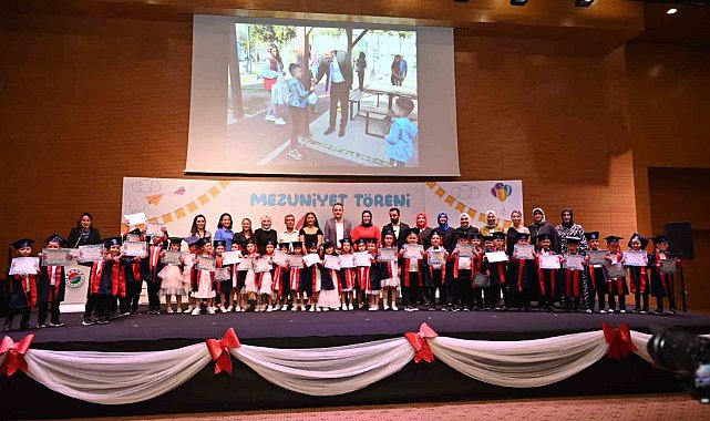 Kepez'in kreşlerinde mezuniyet töreni heyecanı