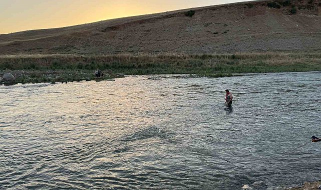 Kezar Çayı'nda mahsur kalan 11 kişi kurtarıldı