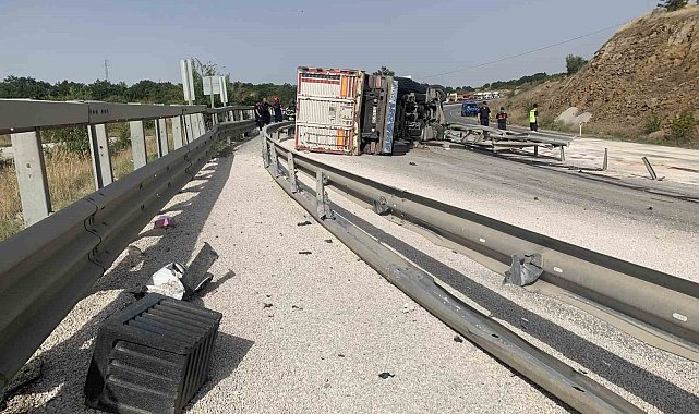 Kırklareli'nde tır devrildi: 1 ölü