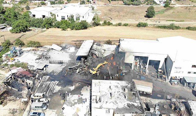 Kocaeli'de yangının çıktığı fabrika havadan görüntülendi
