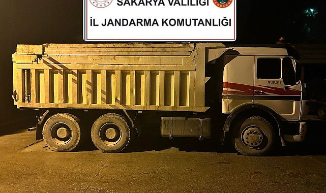 Kocaeli'nden gelerek Sakarya'da kimyasal atık dökerken yakalandılar
