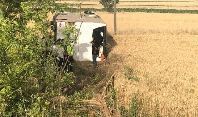 Kontrolden çıkan otobüs tarlaya uçtu: 1'i ağır 27 yaralı