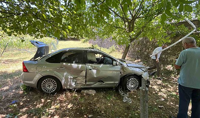 Kontrolden çıkan otomobil 3 metrelik duvardan uçtu