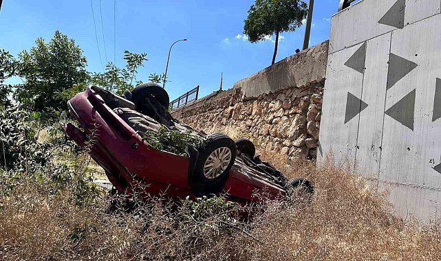 Kontrolden çıkan otomobil şarampole uçtu: 1'i ağır 3 yaralı
