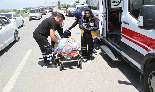 Konya'da 4 kişinin yaralandığı zincirleme kazada, ağlayan çocukları polis ve vatandaşlar sakinleştirdi