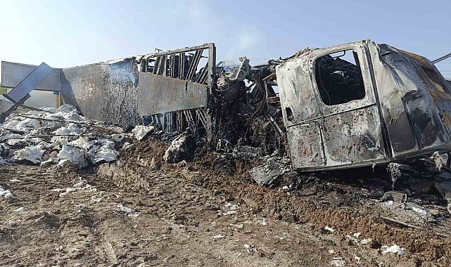 Konya'da devrilen tır yandı, sürücü kurtarılamadı