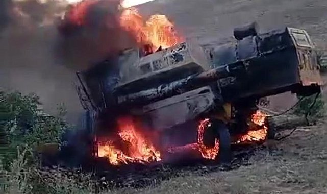 Konya'da hasat yapan biçerdöver yandı