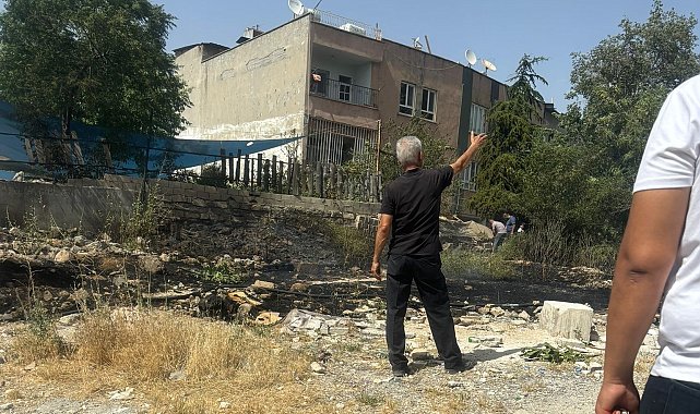 Kopan elektrik telleri yangına neden oldu