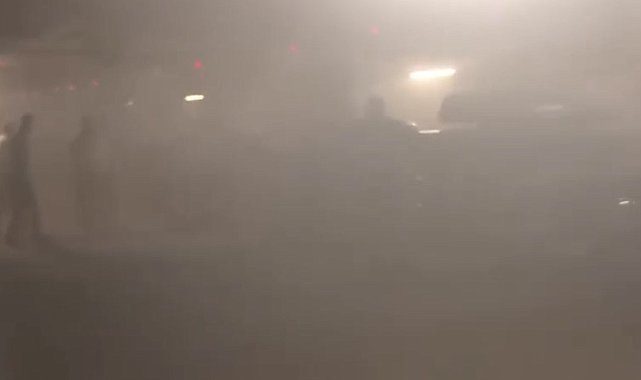 Korupark otoparkındaki araç alev alev yandı