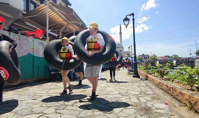 Kosova'da şambrel ile rafting heyecanı