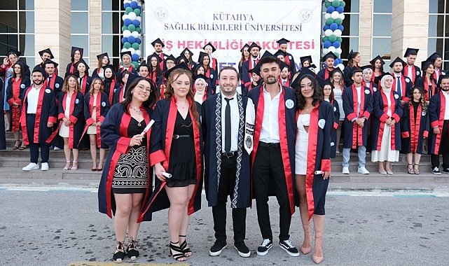 KSBÜ Diş Hekimliği Fakültesi'nde mezuniyet sevinci