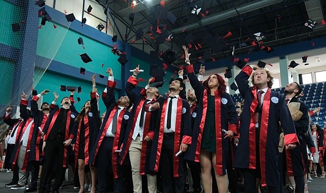 KSBÜ Tıp Fakültesi'nden 173 öğrenci mezun oldu