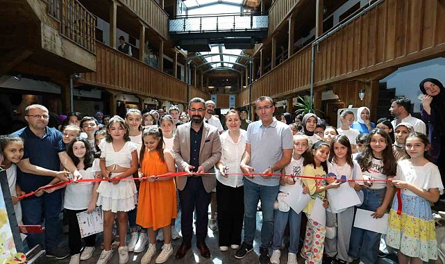 Küçük sanatçıların eserleri Kent Müzesi'nde sergileniyor