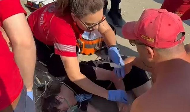 Küçükçekmece Menekşe Plajı'nda denize giren çocuk epilepsi nöbeti geçirdi