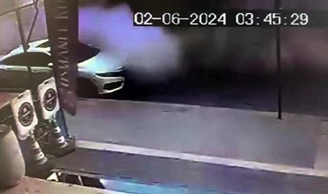 Küçükçekmece'de araçların faciadan saniyelerle kurtulduğu anlar kamerada