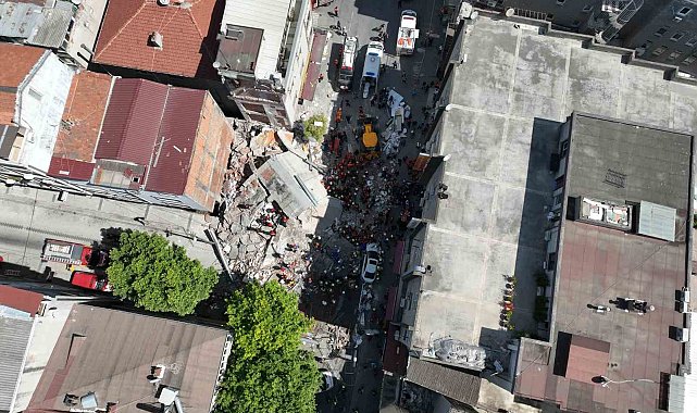 Küçükçekmece'de çöken 3 katlı binanın bulunduğu alan havadan görüntülendi