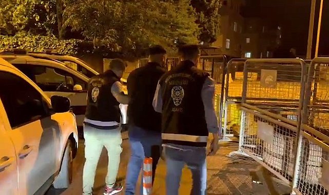 Küçükçekmece'de elinde silahla araç sürüp yoldan geçenleri korkuttu