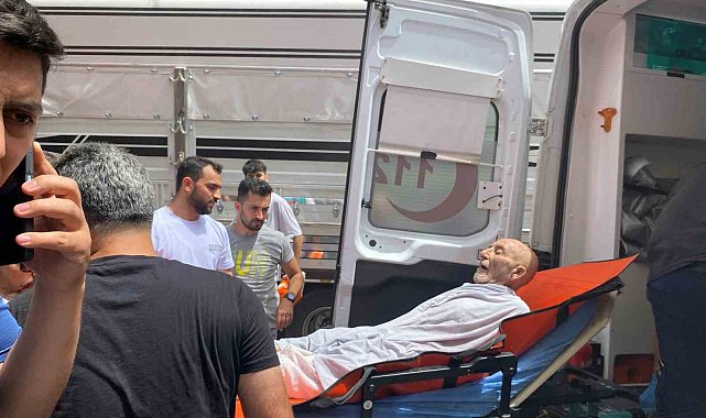 Küçükçekmece'de mahsur kalan yaşlı adamı tekstil çalışanı kurtardı