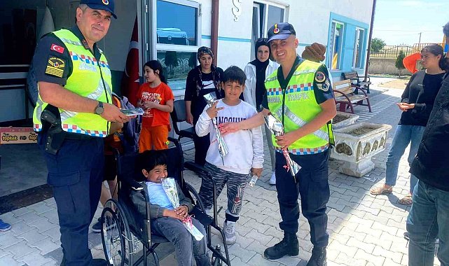 Kulu'da jandarmadan özel öğrencilere trafik güvenliği eğitimi