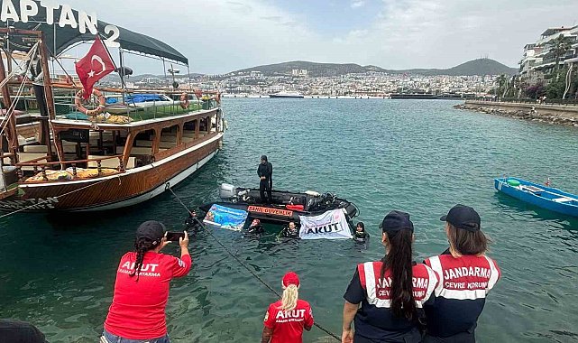 Kuşadası denizinde dip temizliği yapıldı