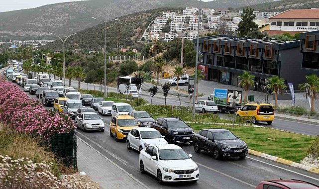 Kuşadası'na tatilci akını başladı