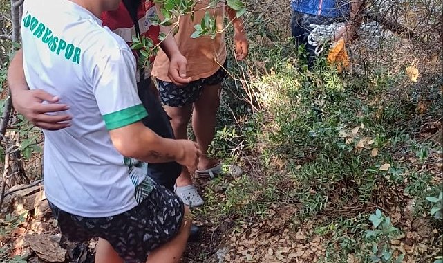 Kuşadası'nda kayalık bölgeye düşen şahıs yaralandı