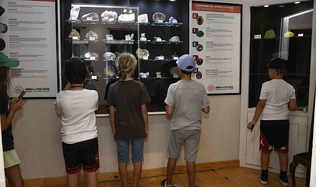 Kuşadası'nın müzeleri İzmir'den gelen öğrencileri ağırladı