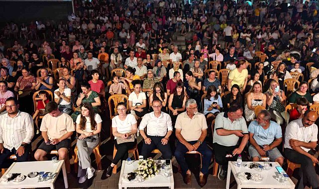 Kuyucak'ta yaz konseri ve milli coşku birlikte yaşandı