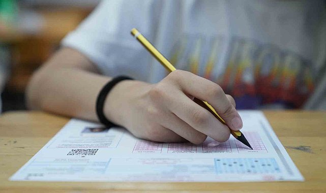 lgs kapsamindaki merkezi sinavin ilk oturumu basladi