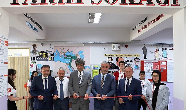 Lisede Sanat ve Tarih Sokağı