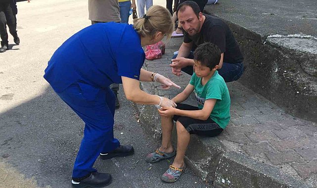 Mahallede bisiklet süren çocuk otomobile çarptı