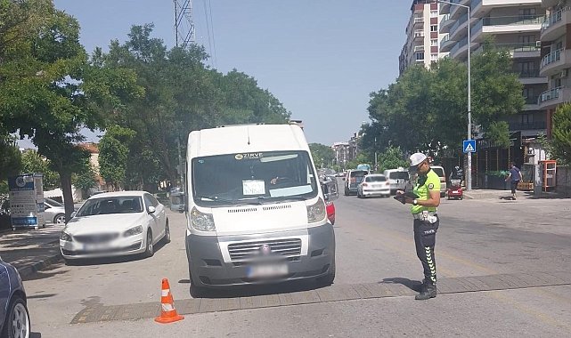 Manisa'da 4 işçi servisi trafikten men edildi