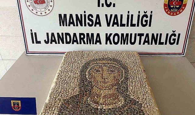 Manisa'da Geç Roma Dönemi'ne ait mozaik ele geçirilerek müzeye teslim edildi
