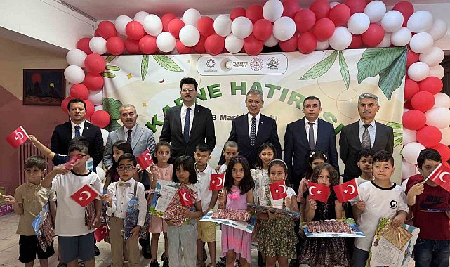 Mardin Valisi Tuncay Akkoyun, öğrencilerin karne sevincine ortak oldu