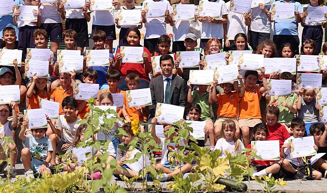 Marmaris'te Başkan Ünlü ve çocuklardan son hasat