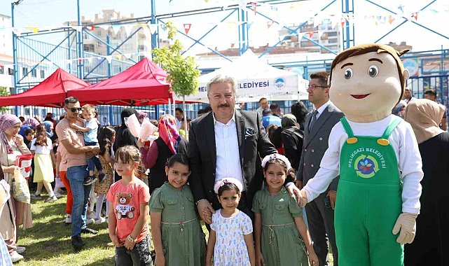 Melikgazi Belediyesi Karne Şenliği ile öğrencilerin yüzlerini güldürdü