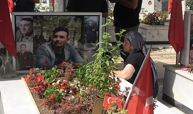 Mersin Şehitliğinde hüzünlü tören