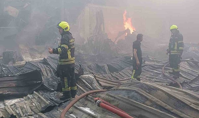 Mersin'de geri dönüşüm tesisinde yangın