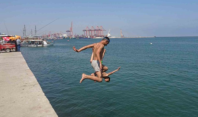 Mersin'de nem oranı yüzde 75'lere ulaşırken, hissedilen hava sıcaklığı 35 dereceyi aştı