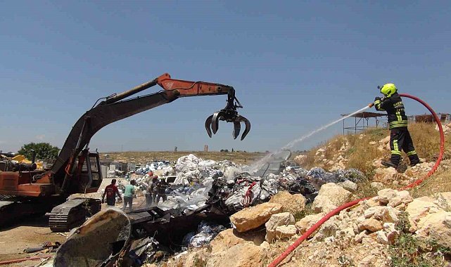 Mersin'de sanayi sitesinde çıkan yangın büyümeden söndürüldü
