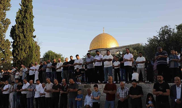 Mescid-i Aksa'da 40 bin Müslüman bayram namazı kıldı