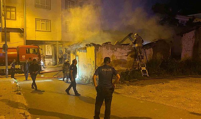 Metruk binada çıkan yangın mahallede paniğe neden oldu